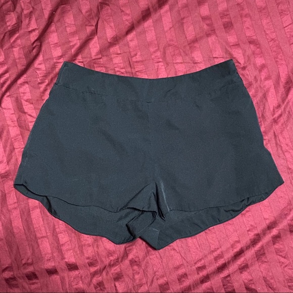 BLACK SHORTS - Picture 1 of 2